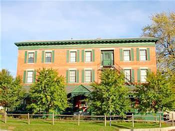 Rogues Harbor Inn Lansing Esterno foto