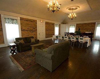 Rogues Harbor Inn Lansing Esterno foto