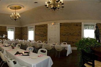 Rogues Harbor Inn Lansing Esterno foto